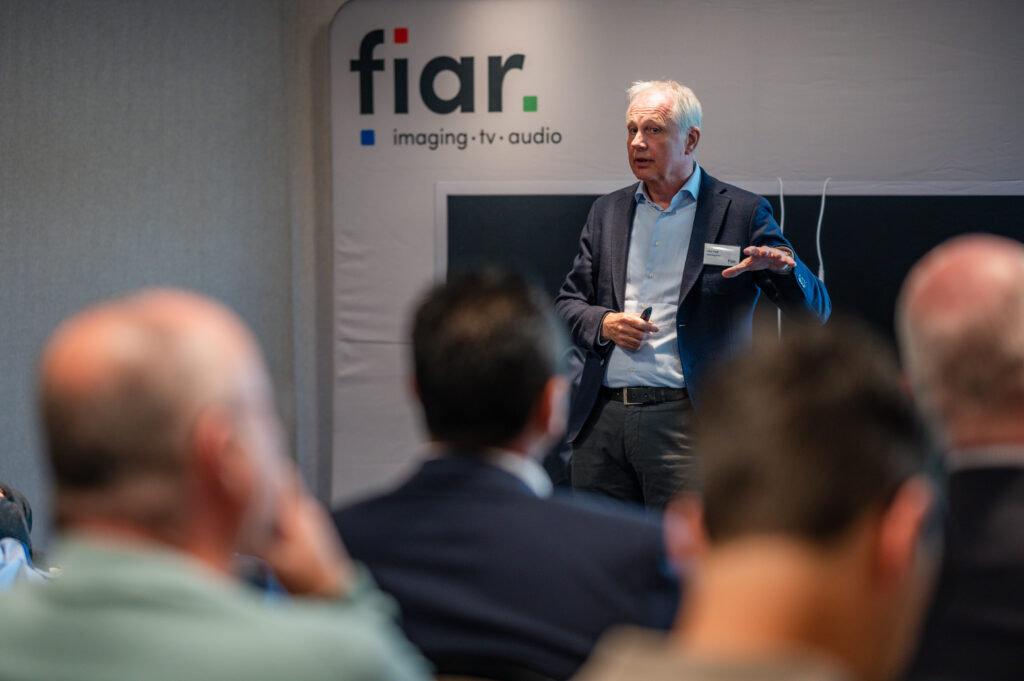 Spreker Jan Vlak Tijdens De Fiar Kennissessie. Fotograaf Jort Stengs